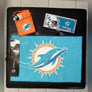 NWT NFL BUNDLE MIAMI DOLPHINS, DOOR MAT, LED LIGHT BOX AND LUNCH BAG.